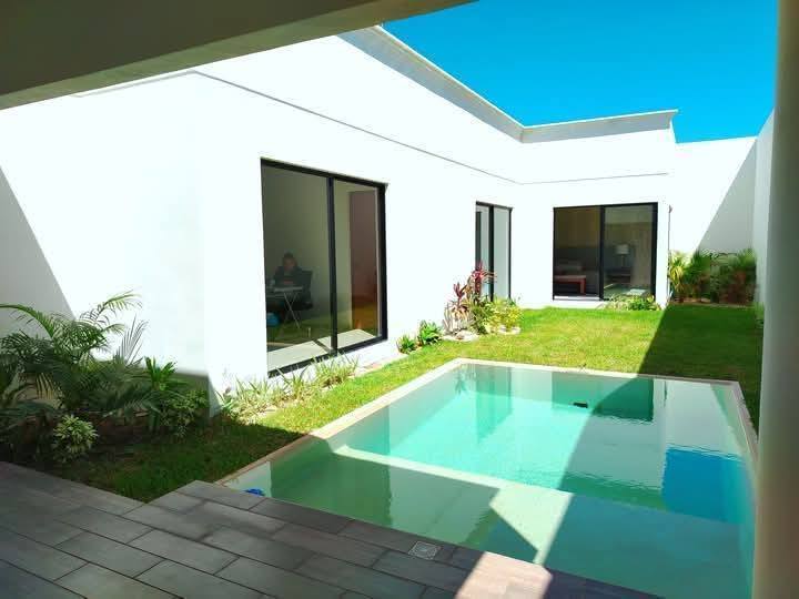 CASA EN VENTA EN PRIVADA