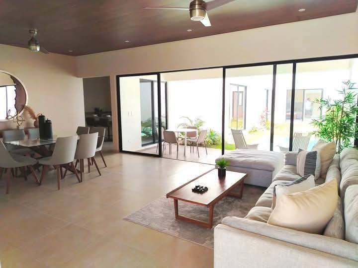 CASA EN VENTA EN PRIVADA