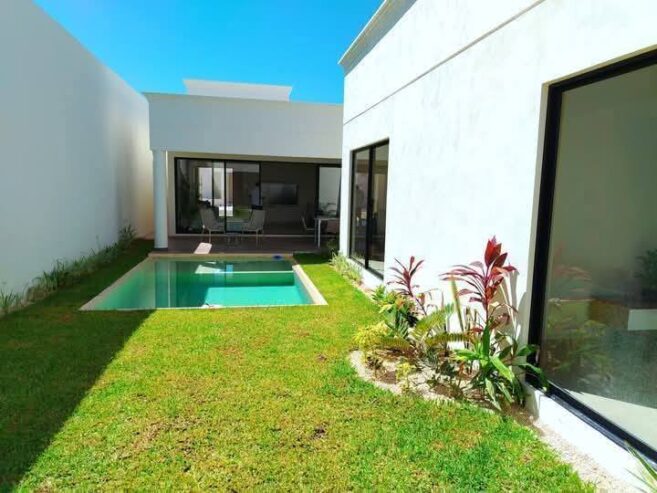 CASA EN VENTA EN PRIVADA