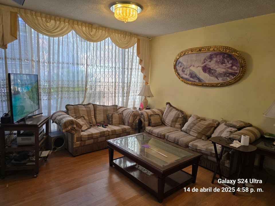 ¡Preciosa casa en venta en Colonia Rosalinda!