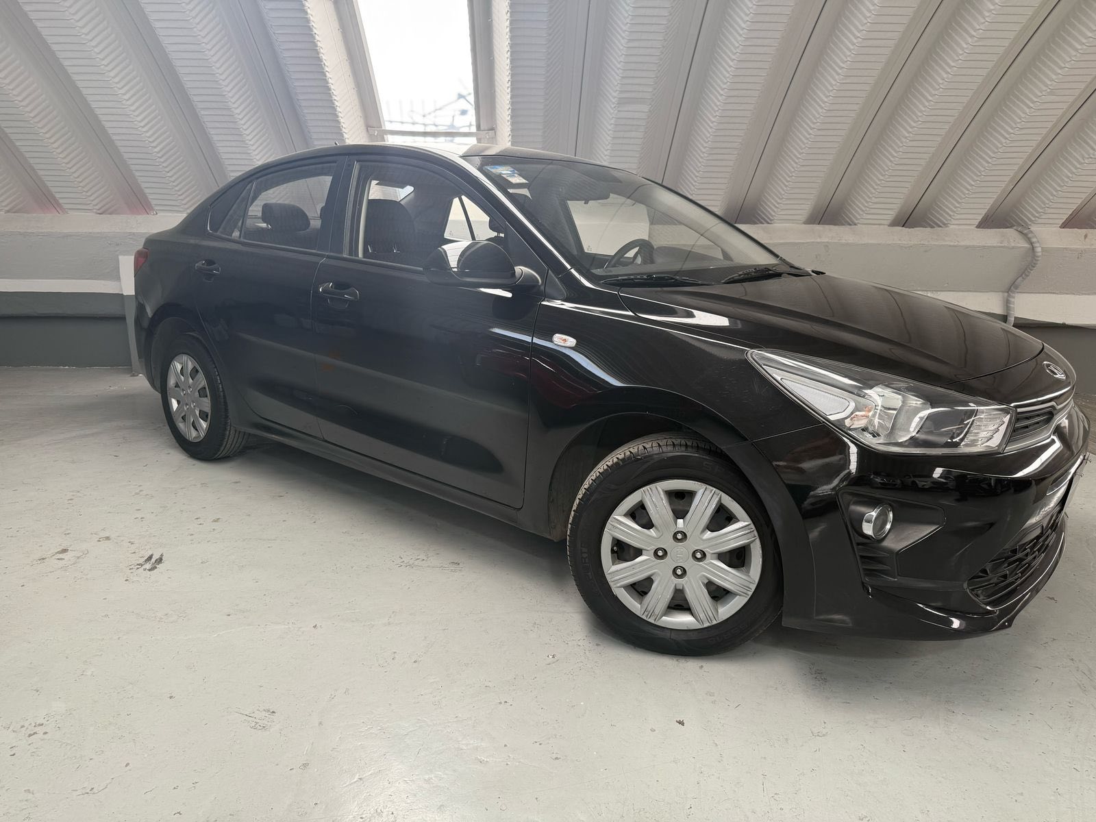 VENDO KIA RIO 2021