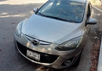 Mazda-2-hachback-2012-1