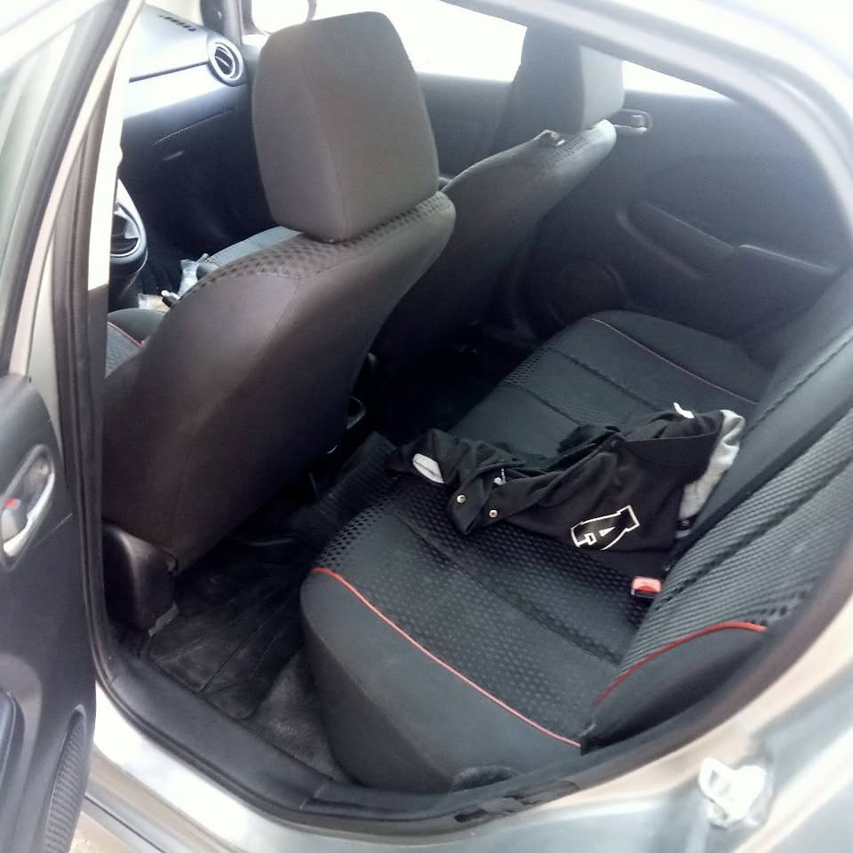 Mazda 2 hachback 2012