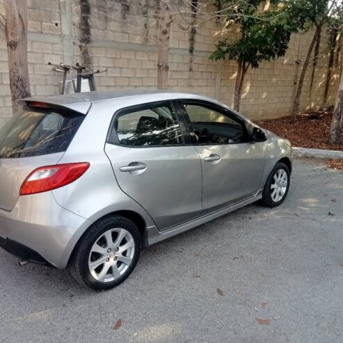 Mazda 2 hachback 2012