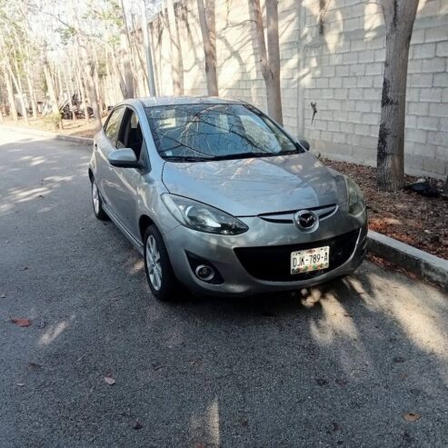 Mazda 2 hachback 2012