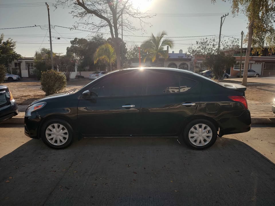 Nissan versa 2015