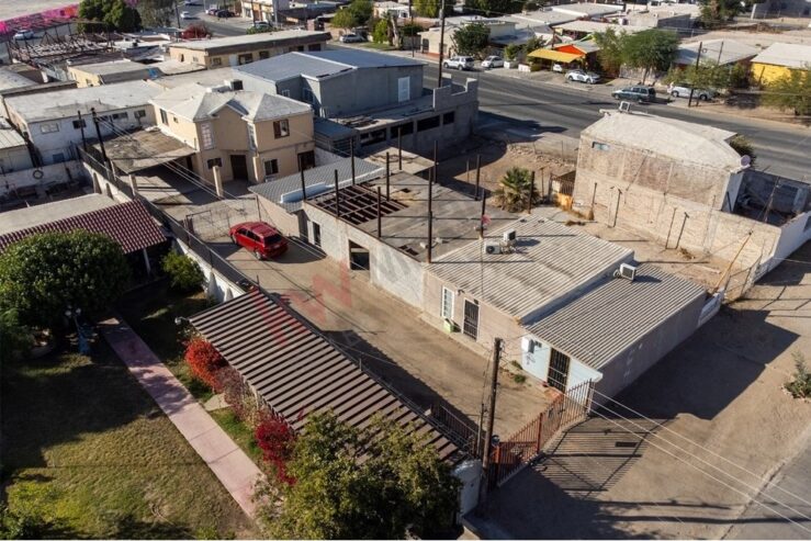 VENTA DE TERRENO CON CONSTRUCCION QUE SE PUEDE UTILIZAR