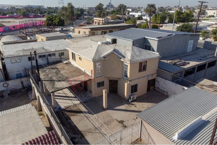 VENTA DE TERRENO CON CONSTRUCCION QUE SE PUEDE UTILIZAR