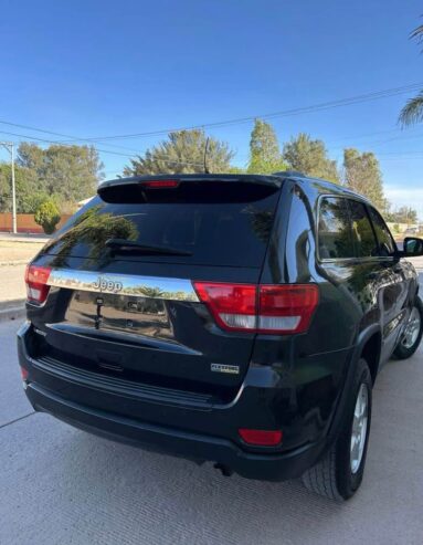 JEEP GRAND CHEROKEE LAREDO 2011