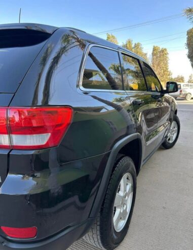 JEEP GRAND CHEROKEE LAREDO 2011