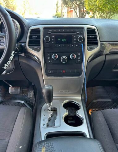 JEEP GRAND CHEROKEE LAREDO 2011