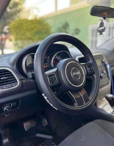 JEEP GRAND CHEROKEE LAREDO 2011