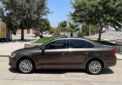 VOLKSWAGEN-JETTA-SEL-2011-1