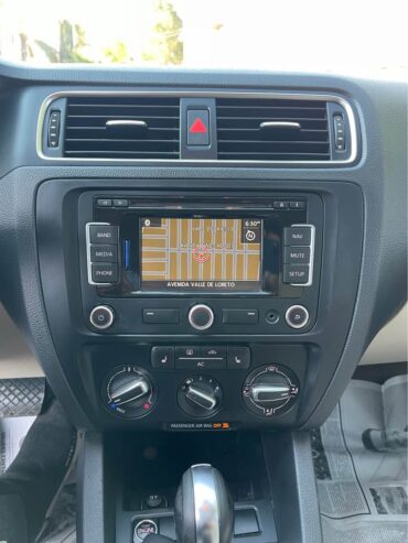 VOLKSWAGEN JETTA SEL 2011