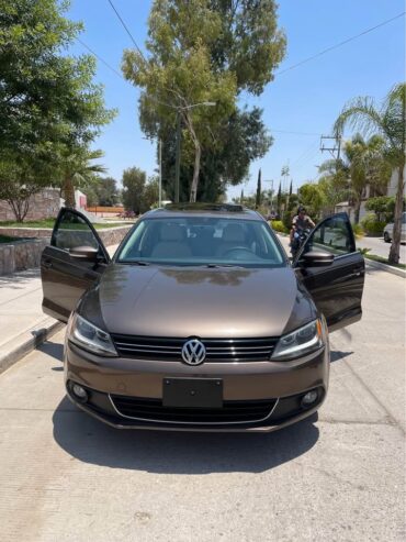 VOLKSWAGEN JETTA SEL 2011