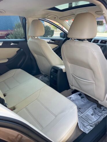 VOLKSWAGEN JETTA SEL 2011