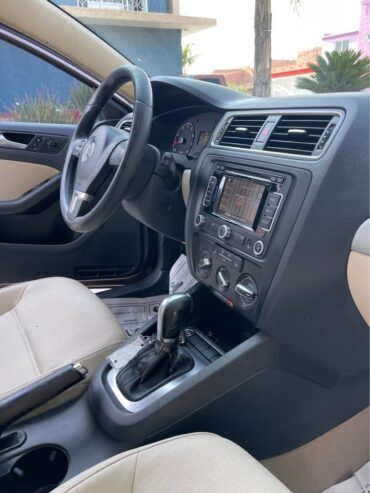 VOLKSWAGEN JETTA SEL 2011