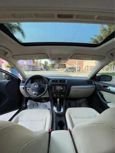VOLKSWAGEN JETTA SEL 2011