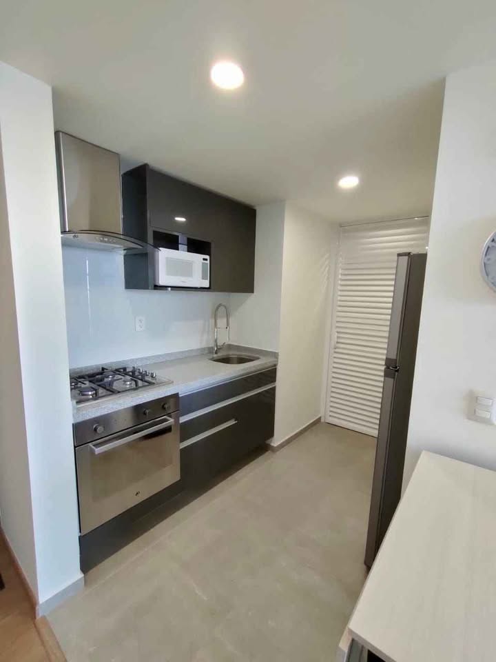 BONITO DEPARTAMENTO AMUEBLADO EN TORRE CADU CON BALCÓN Y ROOF GARDEN PRIVADO