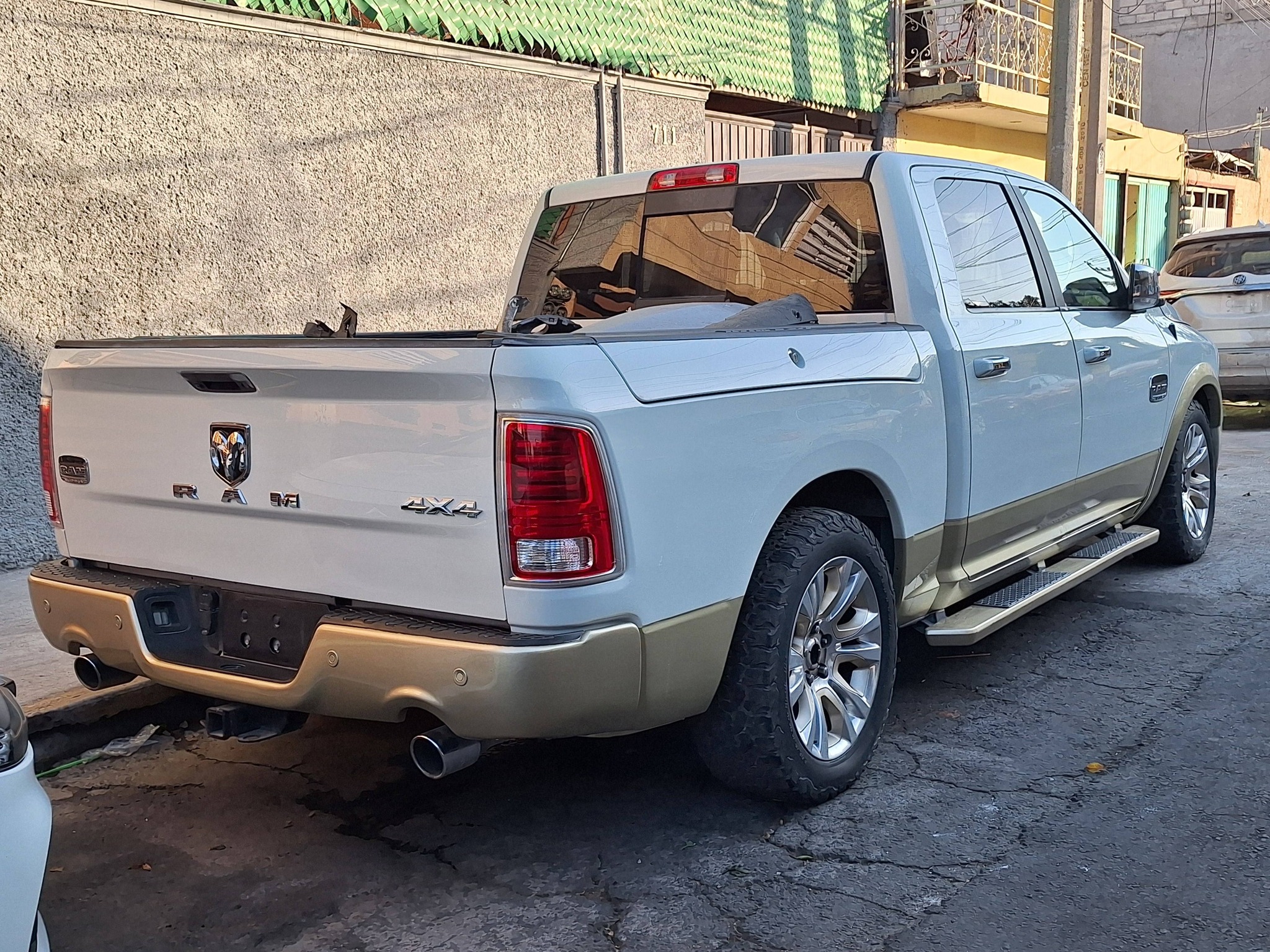 Hermosa pickup 2500 RAM longhorn