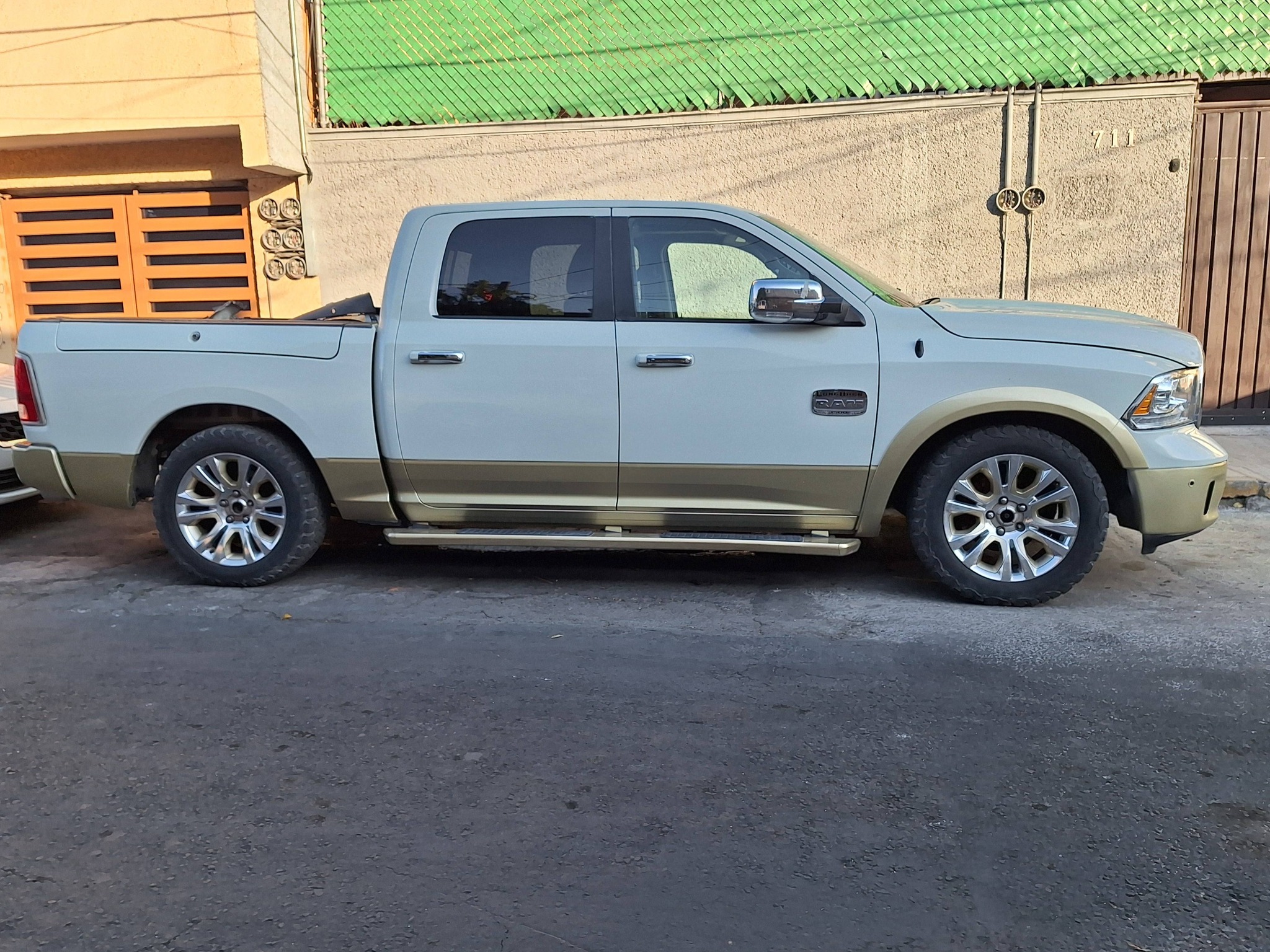 Hermosa pickup 2500 RAM longhorn