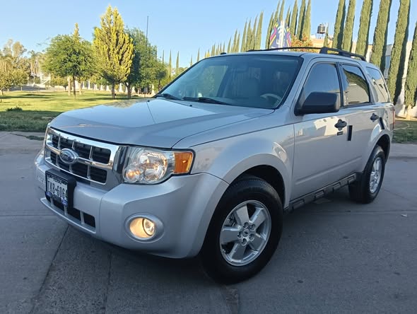 HERMOSA FORD ESCAPE 2009 AMERICANA SIN LEGALIZAR