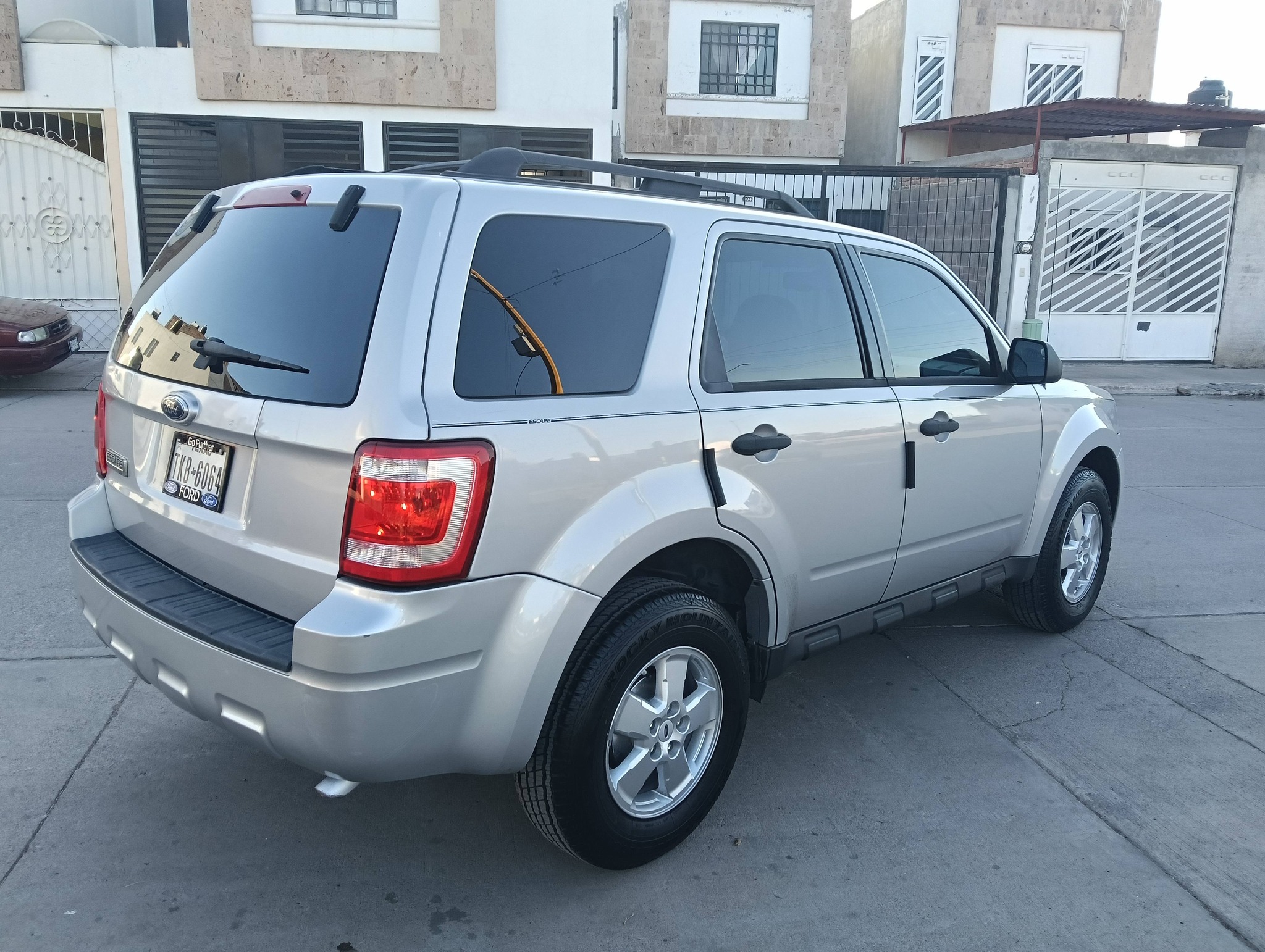 HERMOSA FORD ESCAPE 2009 AMERICANA SIN LEGALIZAR