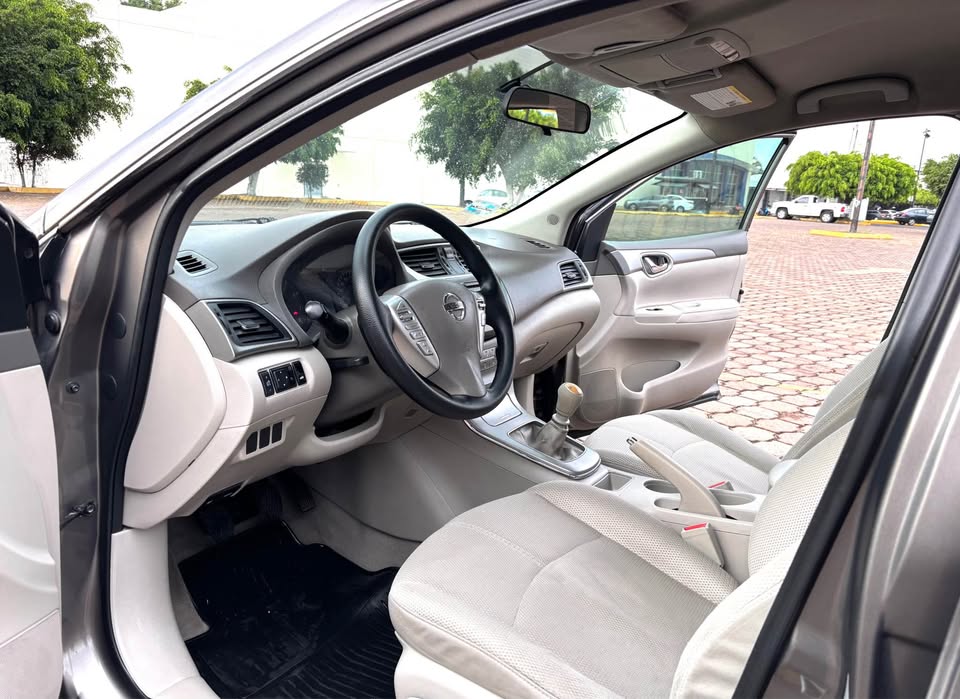 NISSAN – SENTRA SV – 2014