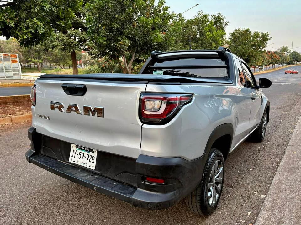 RAM 700 SLT Mt 2024