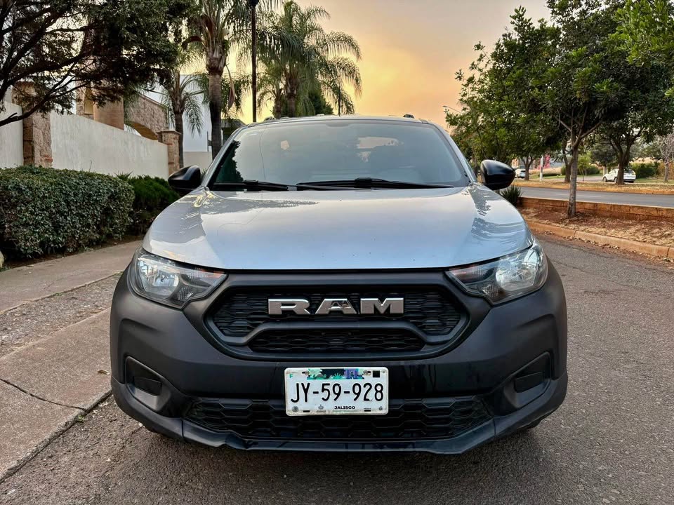 RAM 700 SLT Mt 2024
