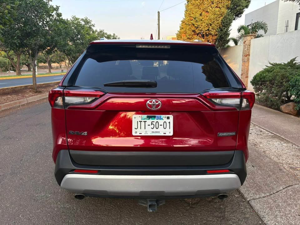 Toyota RAV4 Adventure AWD tinta 2022
