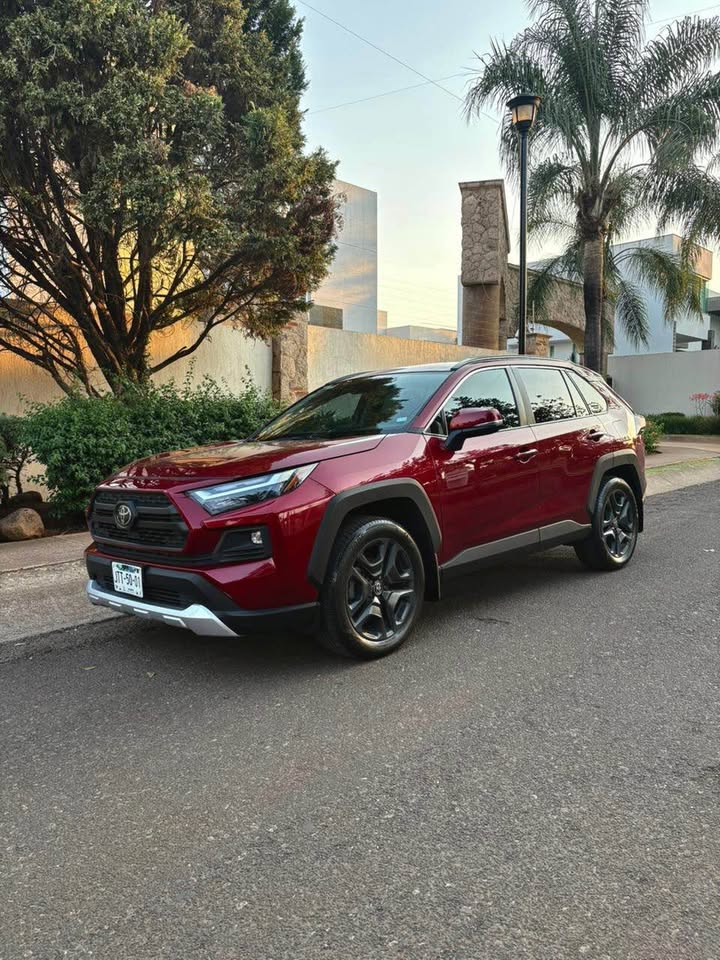 Toyota RAV4 Adventure AWD tinta 2022