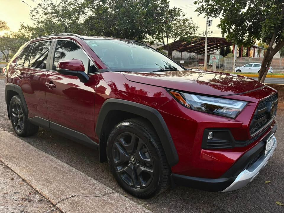 Toyota RAV4 Adventure AWD tinta 2022