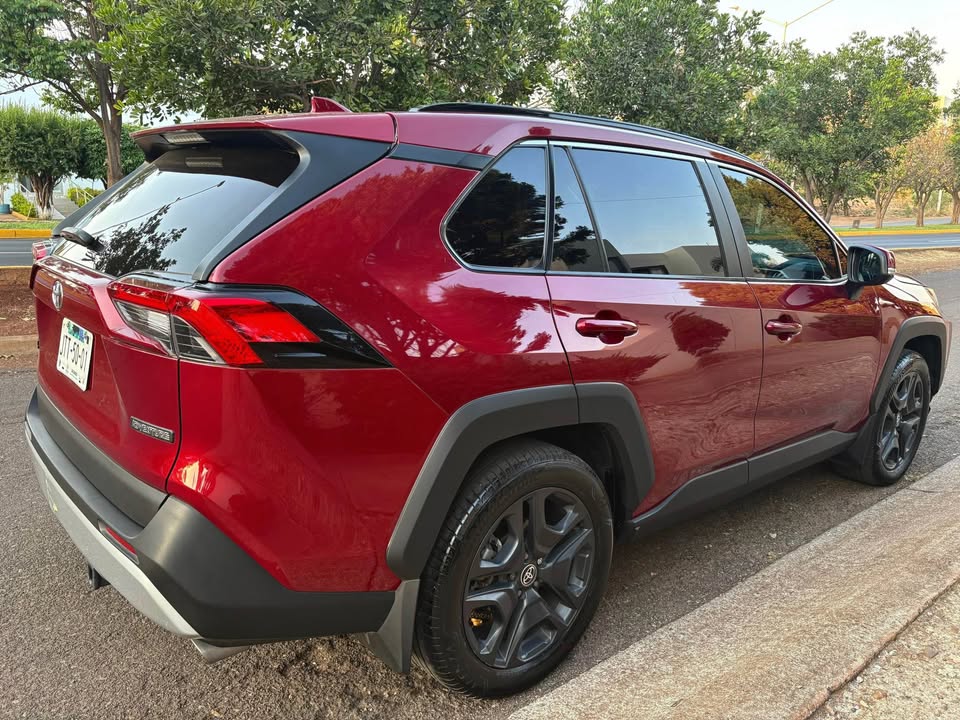 Toyota RAV4 Adventure AWD tinta 2022