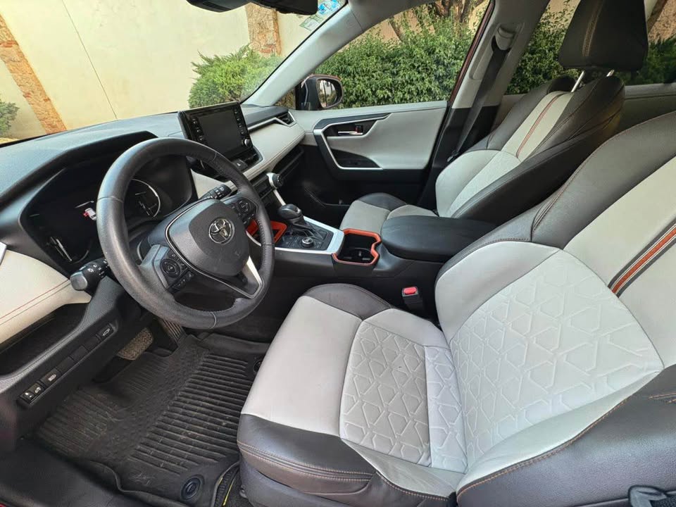 Toyota RAV4 Adventure AWD tinta 2022