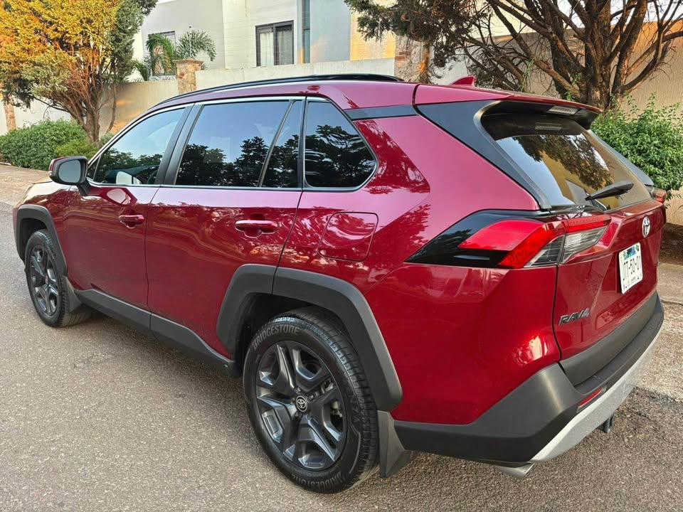 Toyota RAV4 Adventure AWD tinta 2022