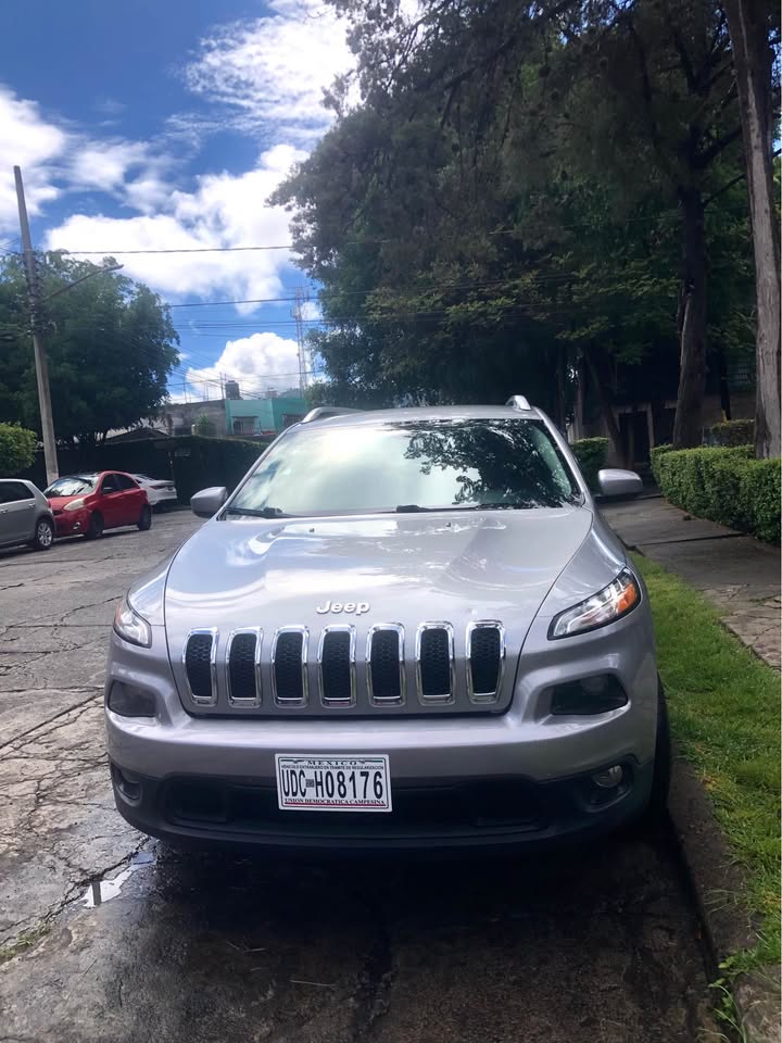 BONITA JEEP CHEROKE 2015