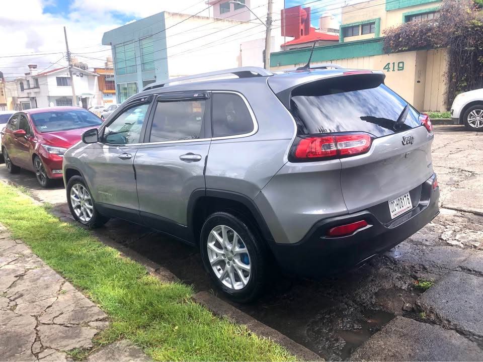 BONITA JEEP CHEROKE 2015