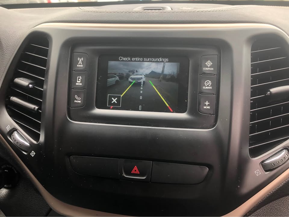 BONITA JEEP CHEROKE 2015
