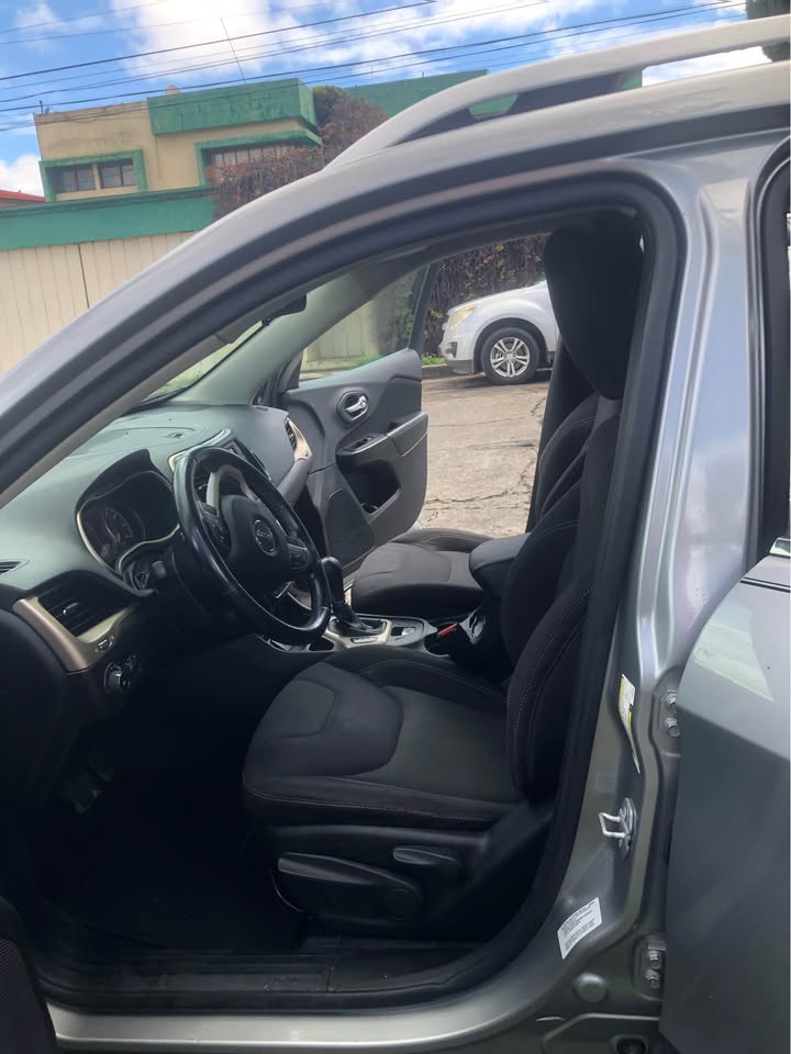 BONITA JEEP CHEROKE 2015