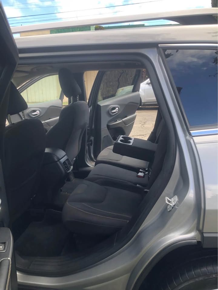 BONITA JEEP CHEROKE 2015