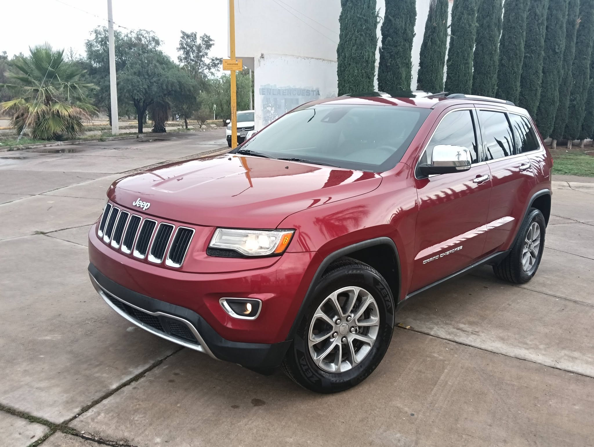 HERMOSA JEEP CHEROKEE 2014 AMERICANA SIN LEGALIZAR