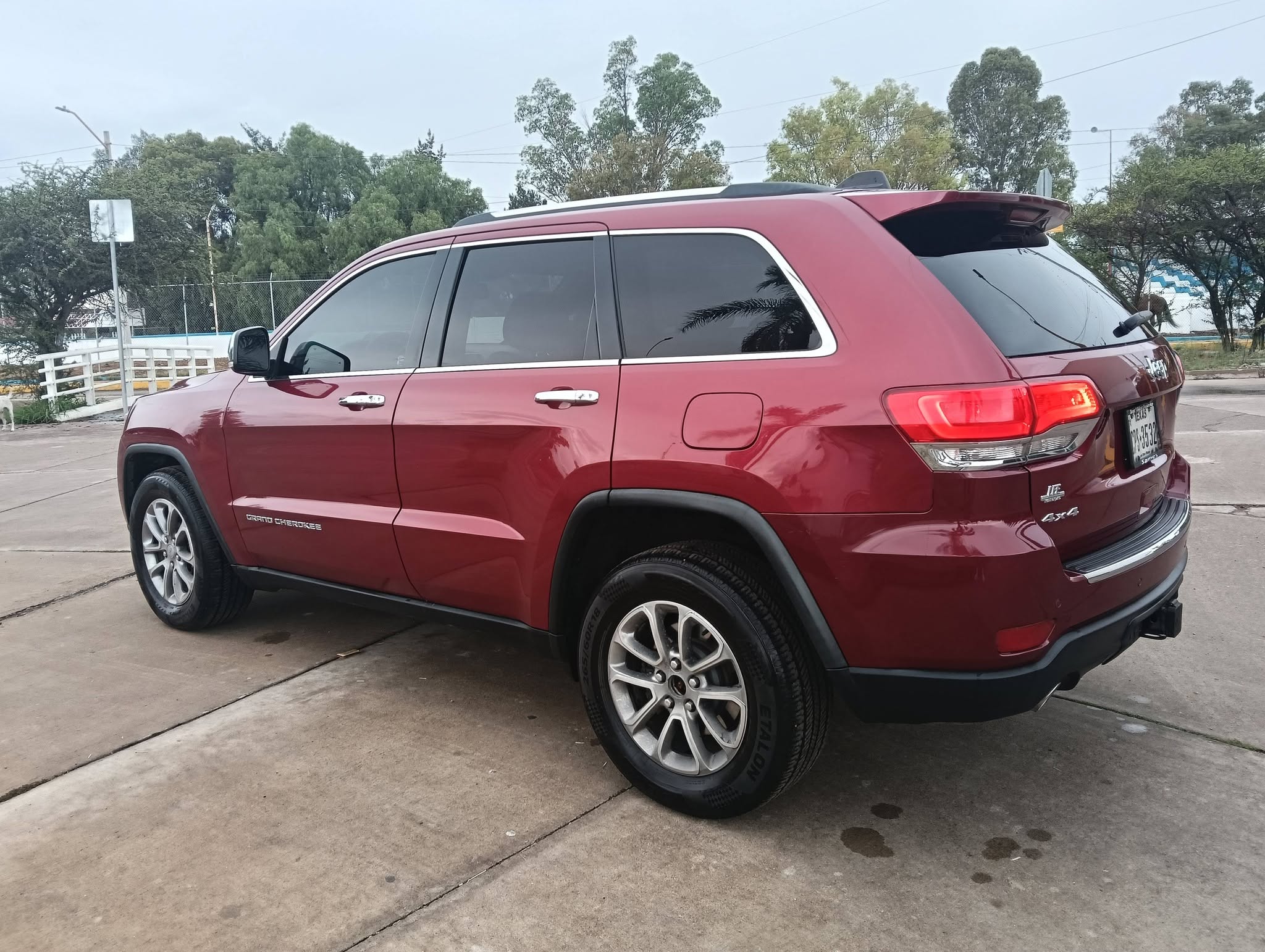 HERMOSA JEEP CHEROKEE 2014 AMERICANA SIN LEGALIZAR