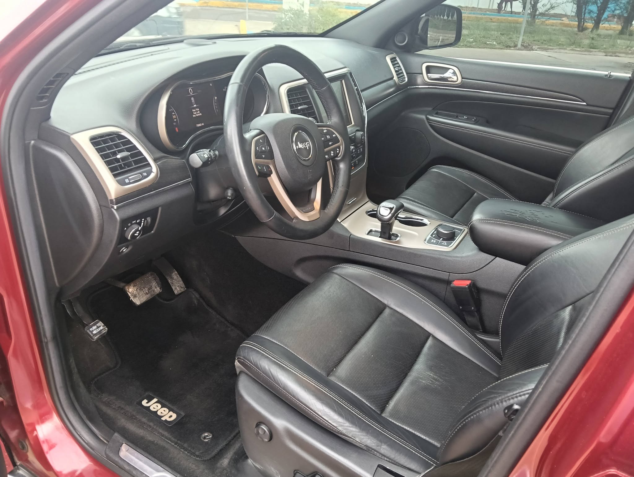 HERMOSA JEEP CHEROKEE 2014 AMERICANA SIN LEGALIZAR