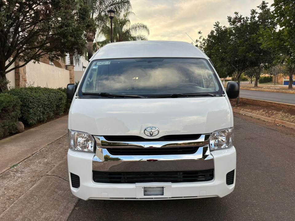 Toyota Hiace 2018 | 15 pasajeros