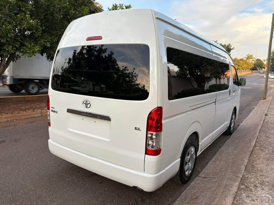 Toyota Hiace 2018 | 15 pasajeros
