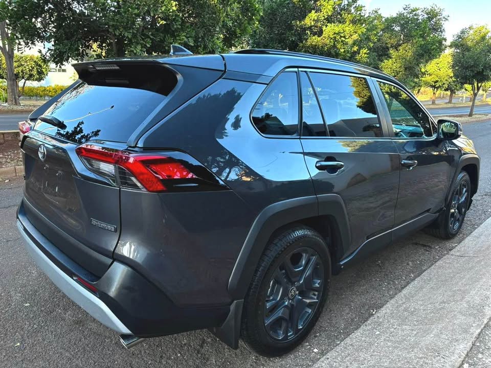 Toyota Rav4 Adventure AWD gris 2022