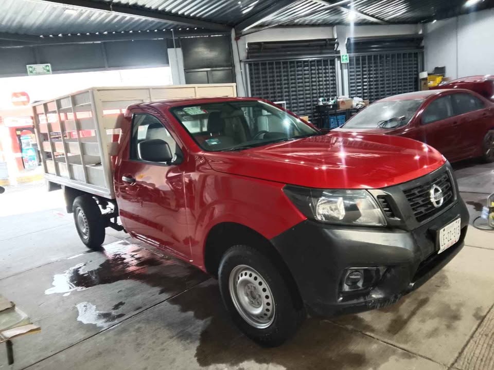 NISSAN NP300 2019 EXCELENTES CONDICIONES