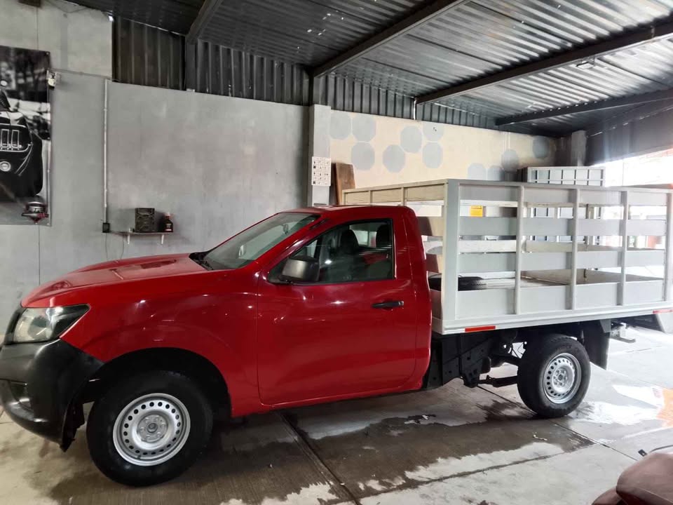 NISSAN NP300 2019 EXCELENTES CONDICIONES