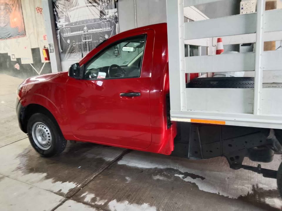 NISSAN NP300 2019 EXCELENTES CONDICIONES